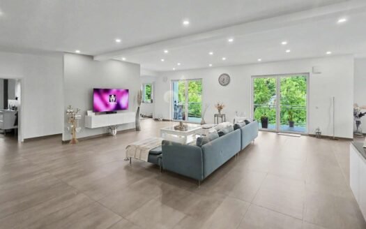 Exklusive Obergeschosswohnung mit Penthouse-Charakter mit Balkon und hochwertiger Ausstattung