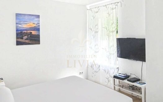Exklusives Zweifamilienhaus in ruhiger Lage – Stilvoll saniert und bezugsbereit
