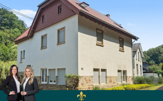 Exklusives Zweifamilienhaus in ruhiger Lage – Stilvoll saniert und bezugsbereit