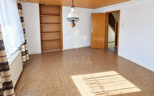 Reihenmittelhaus mit Terrasse, Balkon und Garagen in Saarbr&uuml;cken-Bischmisheim